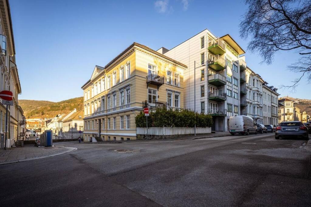 Luxurious Retreat In The Middle Of City Center Bergen Bagian luar foto